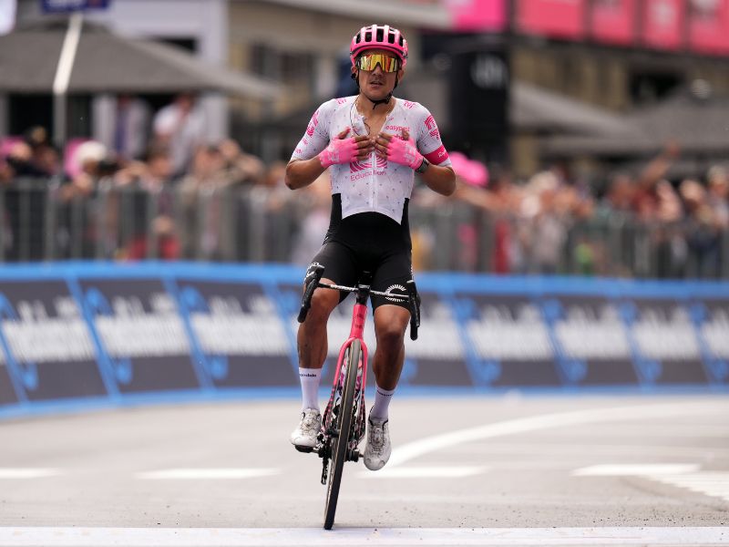 Carapaz se impone en solitario en la etapa 11 del Giro de Italia