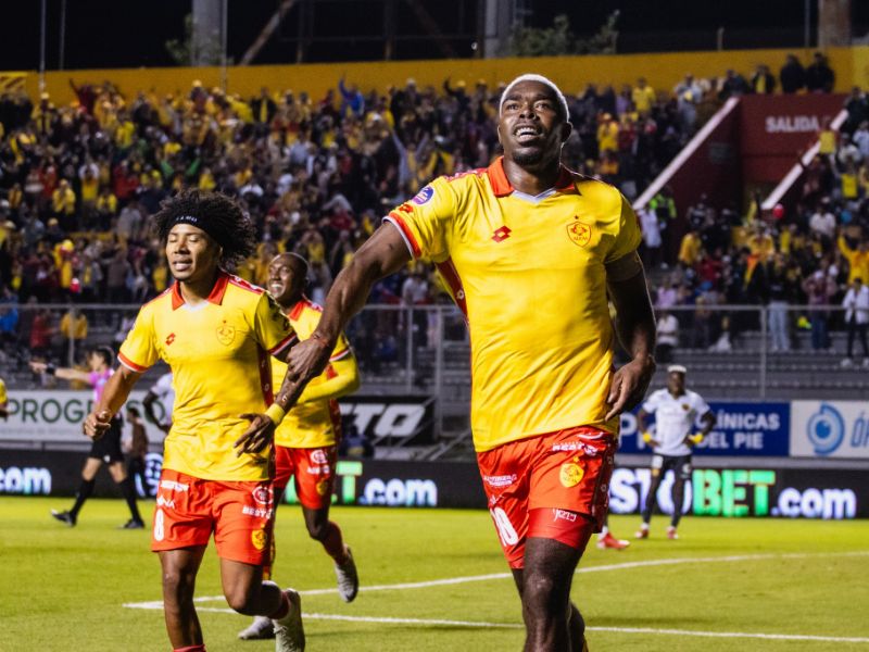 Aucas sorprende y derrota con autoridad a Barcelona en Quito