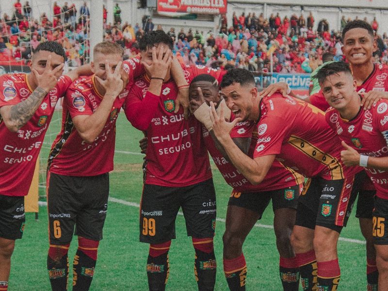 Deportivo Cuenca aplasta 4-1 a El Nacional en el Serrano Aguilar