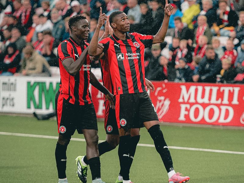 Denil Castillo marca su primer gol con Midtjylland en la Europa League