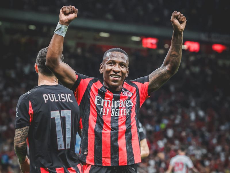 Pervis Estupiñán debutó con triunfo en el AC Milan y jugó los 90 minutos en San Siro