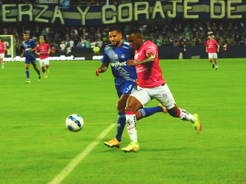 Independiente de Valle derrotó 3-2 a Emelec en Guayaquil