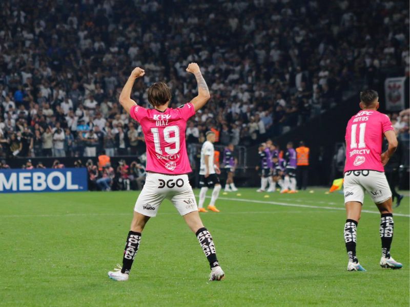 Independiente del Valle derrotó a Corinthians en Brasil con doblete de Lautaro