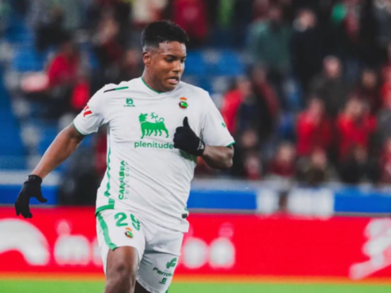 7 goles en LaLiga Hypermotion: Jeremy Arévalo brilla con Racing de Santander