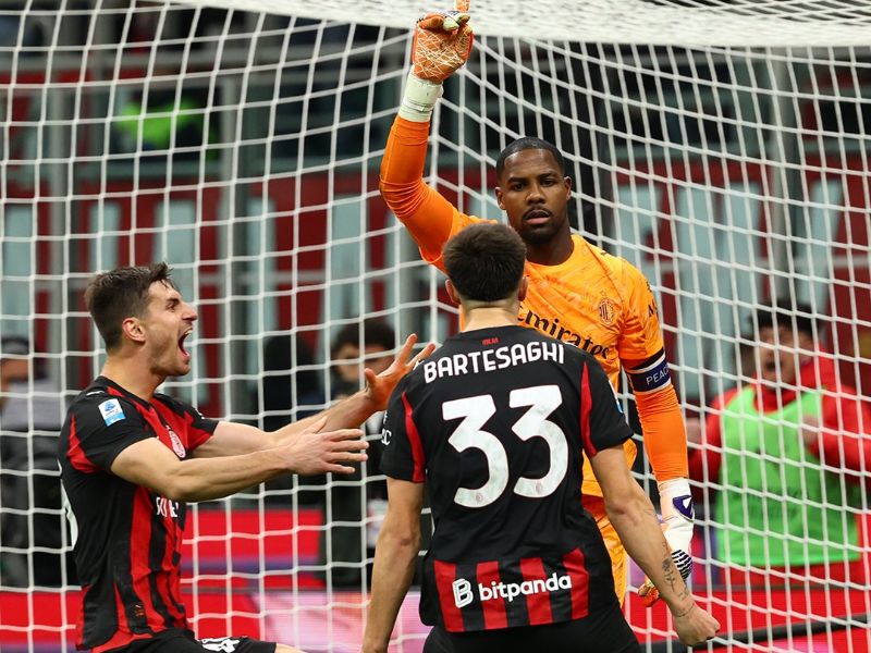 AC Milan venció 1-0 a Roma con Pervis Estupiñán de regreso en la convocatoria