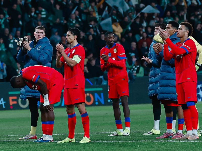 Willian Pacho fue titular en la derrota del PSG en la Champions