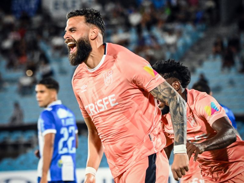 Universidad Católica pega primero en la Libertadores: triunfo 1-0 ante Juventud en Montevideo
