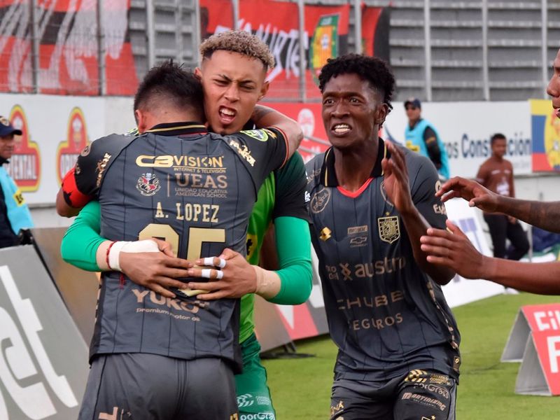 Deportivo Cuenca golpea en Quito y derrota a Aucas por la mínima