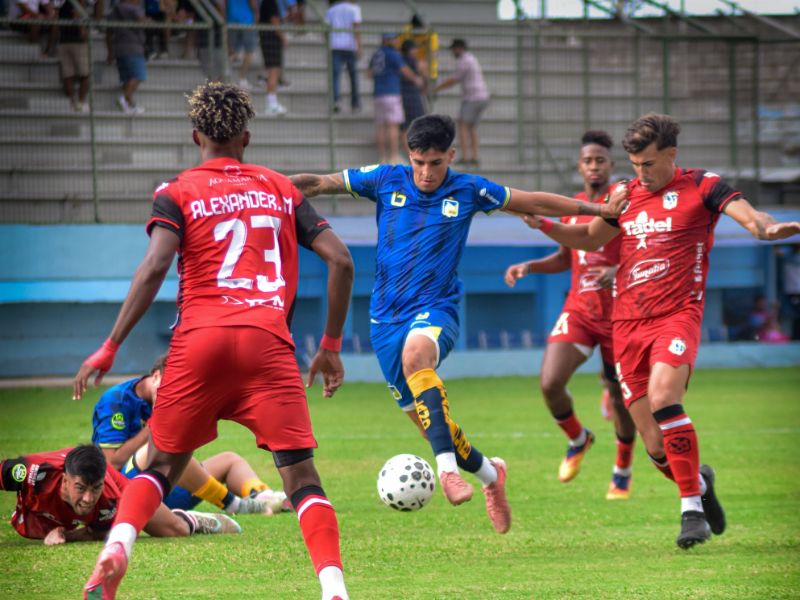 Manta se quedó con el Clásico Mantense: venció 1-0 a Delfín en el Jocay