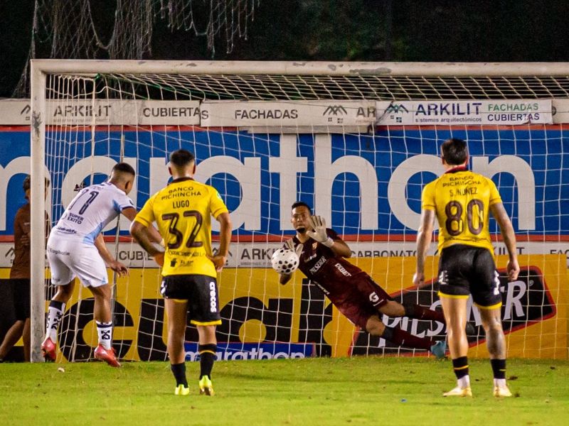 Contreras salva a Barcelona y el duelo ante Guayaquil City termina 0-0