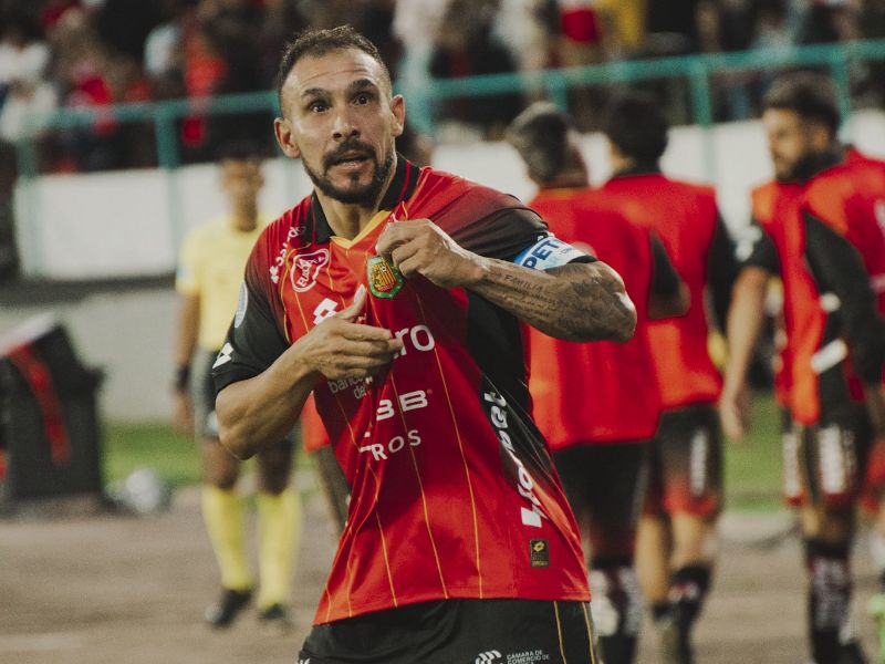 Deportivo Cuenca golpea en casa y derrota a Santos con un gol olímpico histórico