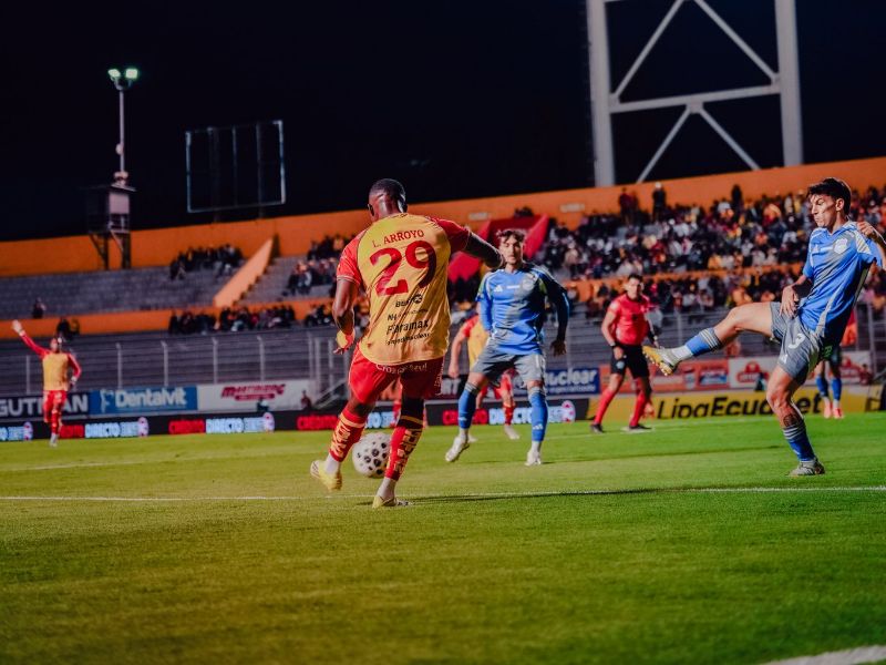 Aucas golpea a Emelec y se consolida en la parte alta de la LigaPro