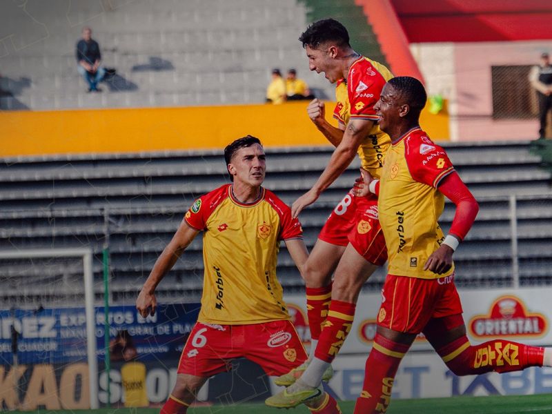 Aucas remontó a Universidad Católica y se quedó con un triunfazo en Chillogallo