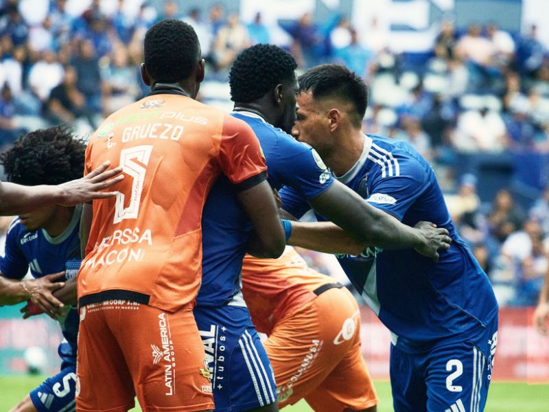 Emelec deja escapar la victoria y empata ante Libertad en el Capwell