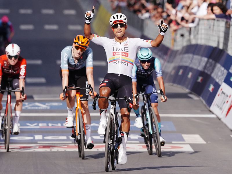 ¡Orgullo ecuatoriano! Jhonatan Narváez ganó la etapa 4 del Giro de Italia