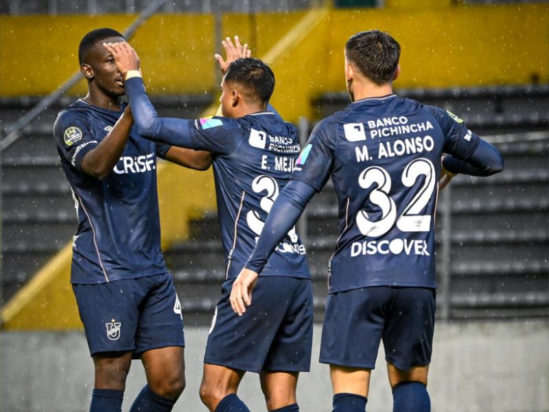Católica y Delfín firmaron un vibrante empate 2-2 en Quito por la fecha 14 de la LigaPro