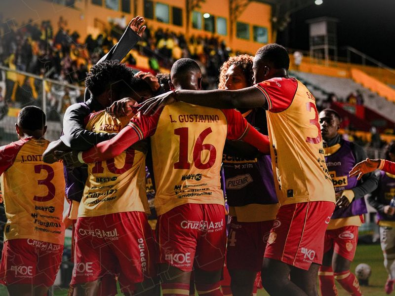 El “Papá” impuso autoridad: Aucas derrotó 3-1 al Manta en el cierre de la fecha 15
