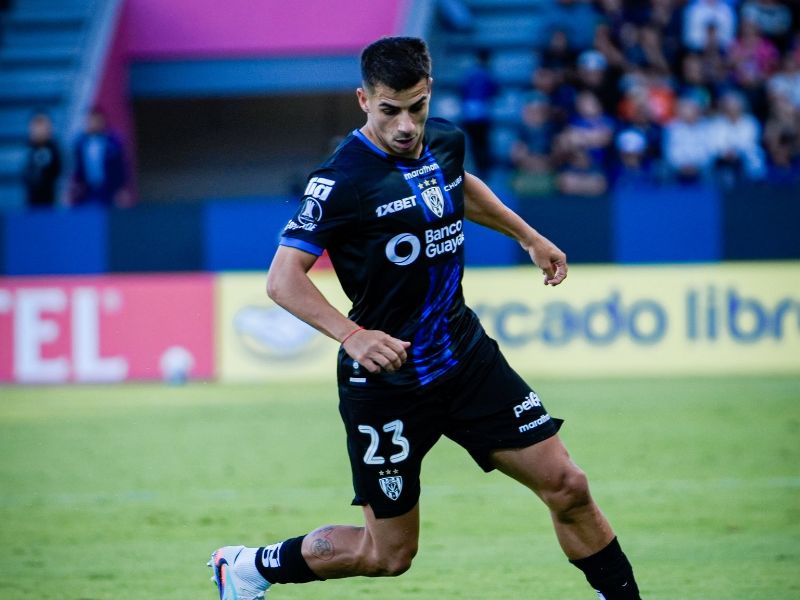 Independiente del Valle derrotó a Rosario Central y clasificó como líder a los octavos de final de la Copa Libertadores