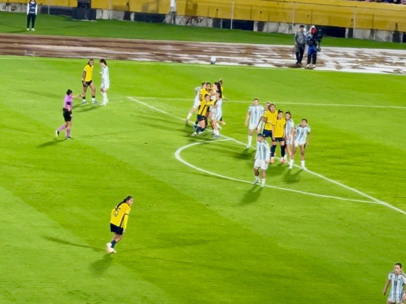 La Tri Femenina cayó ante Argentina en el Atahualpa, pero el sueño mundialista sigue vivo