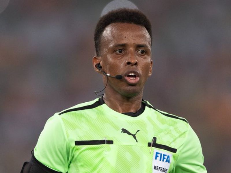 El árbitro somalí Omar Artan que no pudo entrar a Estados Unidos ahora dirigirá la Supercopa de Europa