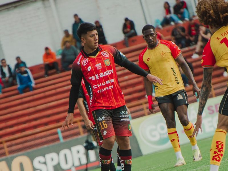 Aucas triunfa en Cuenca y se afianza como escolta del líder