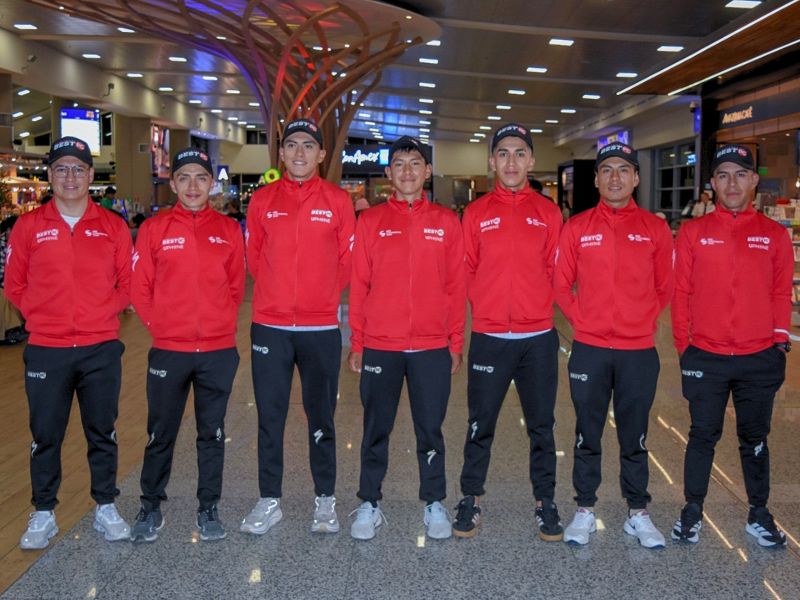Ciclistas del Equipo Best PC Ecuador partieron para participar en la Vuelta a Colombia