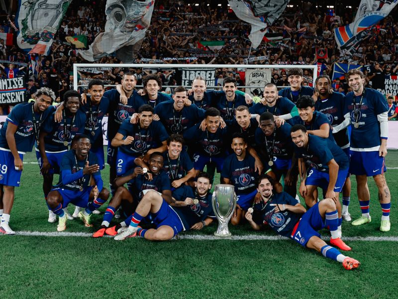 El Paris Saint-Germain golpea primero en Europa y levanta la Supercopa 2026