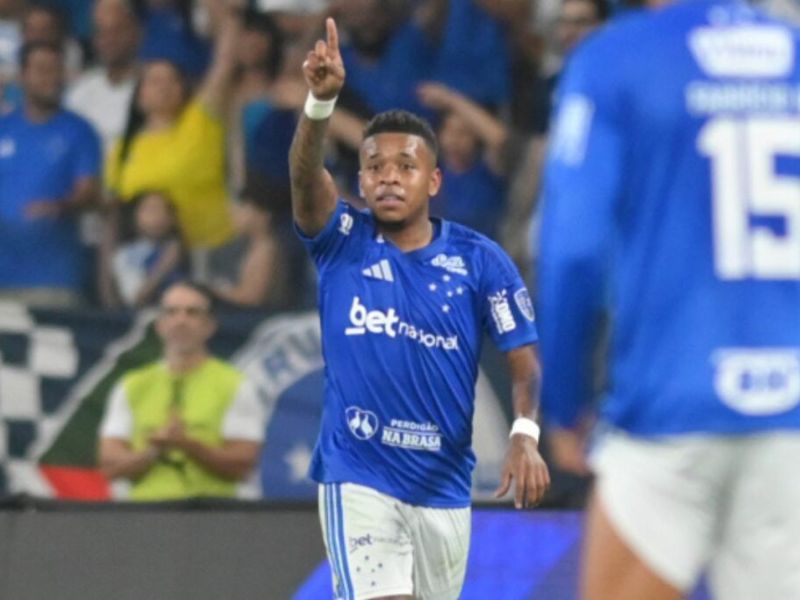 Keny Arroyo brilla en el Mineirão: golazo y protagonismo ecuatoriano en la Libertadores