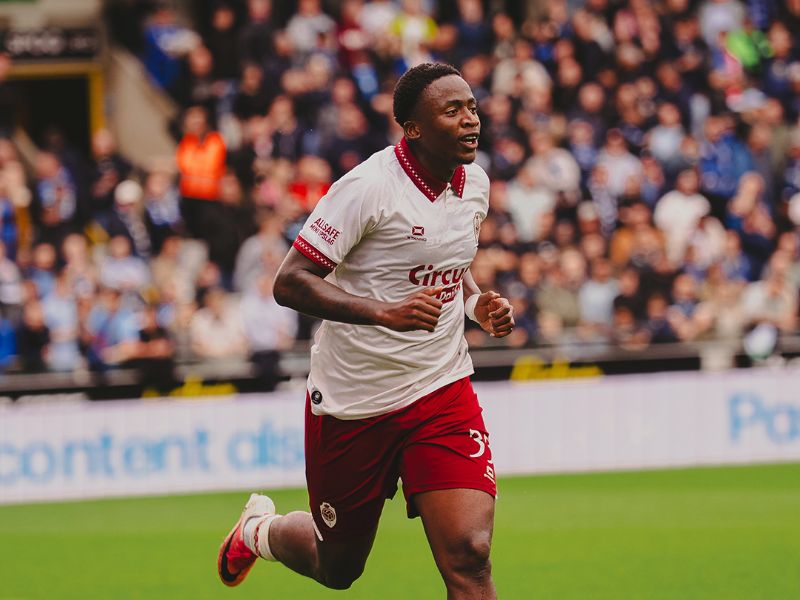 El gol no bastó: Snayder Porozo anota, pero Royal Antwerp cae ante el Brujas de Joel Ordóñez