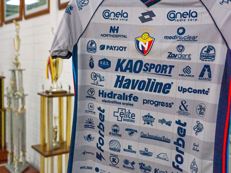 La hinchada se convierte en el motor y sponsor de una camiseta histórica del Bi-Tri