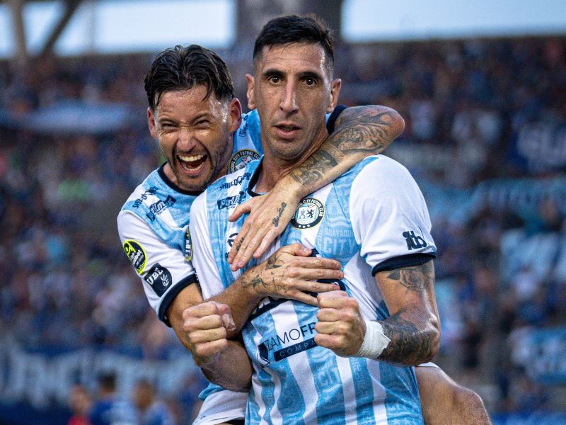 Guayaquil City remonta a Emelec con un magistral triplete de Diego Dorregaray