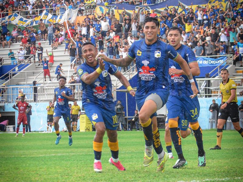 Delfín se quedó con el Clásico Mantense tras superar 4-2 al Manta FC y tomar aire en la LigaPro