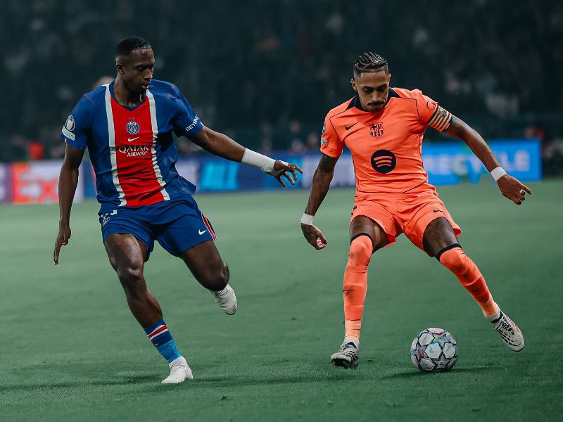 El impactante golpe de Willian Pacho tras salvar un gol cantado del Barcelona en Champions League