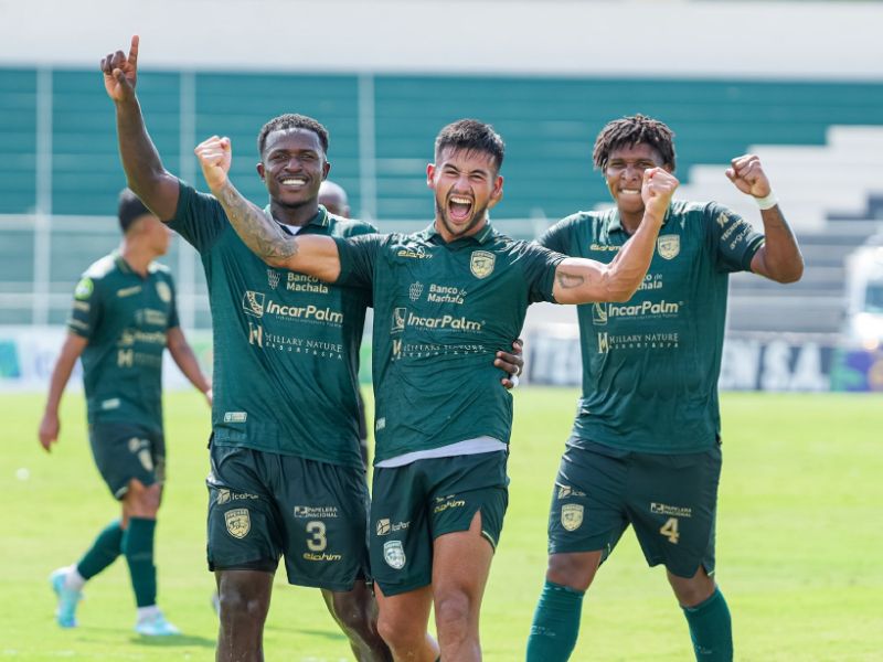 Orense goleó 4-0 a Delfín y toma aire en la lucha por la permanencia