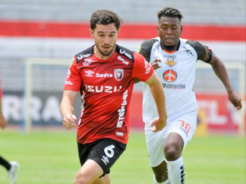 Leones FC hace respetar Ibarra: goleada 4-1 sobre Libertad para ilusionarse con la Copa Sudamericana