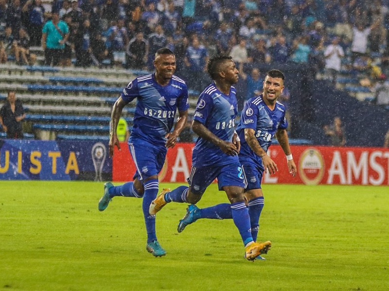 Emelec venció a Deportivo Cuenca por 2 goles a 1 en la primera fase de la Copa Sudamericana y avanza a la fase de grupos