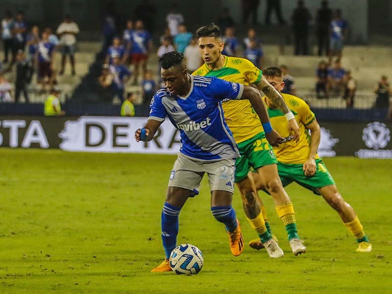 Defensa y Justicia vence a Emelec 2-1 en el partido de ida de los octavos de final de la Copa Sudamericana