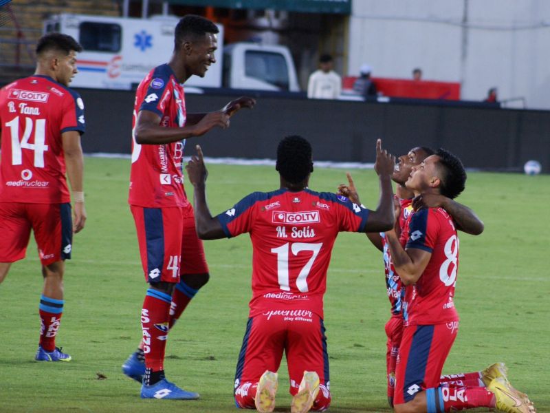 El Nacional y Aucas igualan 2-2 en un encuentro lleno de emociones