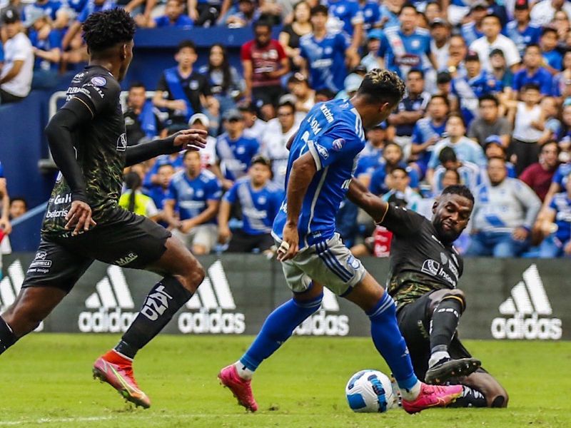 Emelec y Orense SC empatan 0- 0 en un partido lleno de oportunidades perdidas