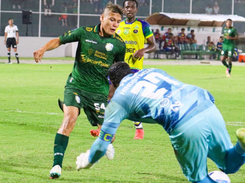 Orense brilla en casa 2-0 ante Gualaceo