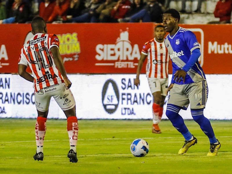 Empate sin goles entre Técnico Universitario y Emelec