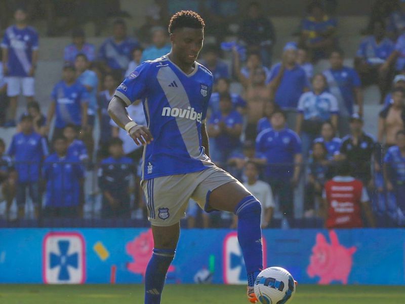 Emelec sufre derrota ante Delfín, poniendo en peligro su permanencia en la serie A