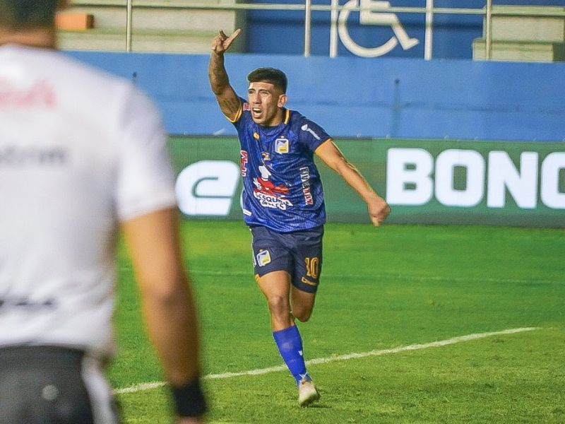 Delfín se impone 1-0 a Independiente del Valle con 9 jugadores