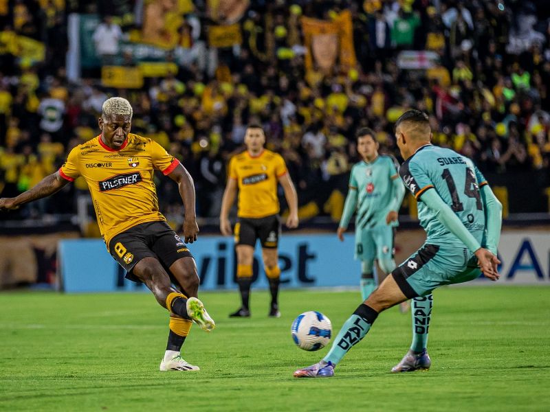 Barcelona con 9 jugadores empata a Cumbaya en un partido intenso 2-2 en el Atahualpa