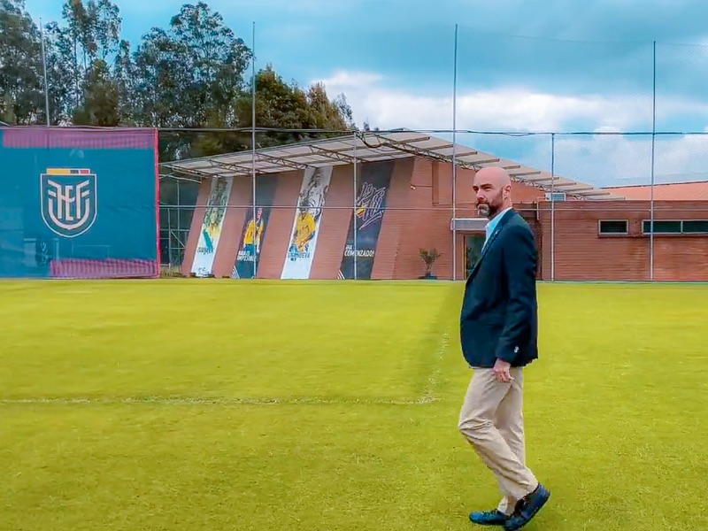 Félix Sánchez Nuevo Director Técnico de Ecuador fue presentado por la FEF y recorrió la Casa de la Selección