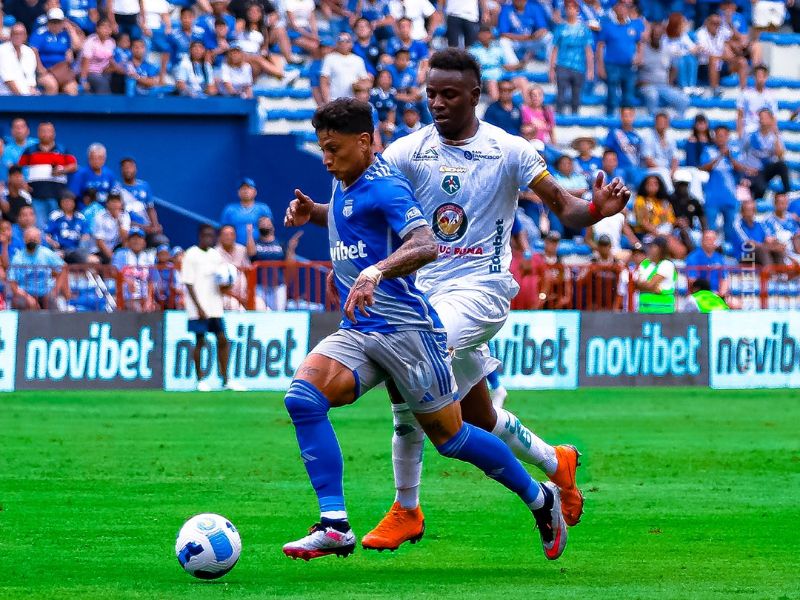 Victoria de Emelec 3-1 sobre Mushuc Runa en el estadio George Capwell