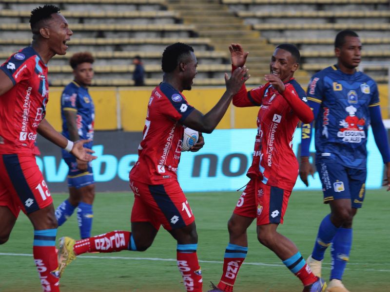 Emocionante empate 2-2 entre El Nacional y Delfín en la Liga Pro