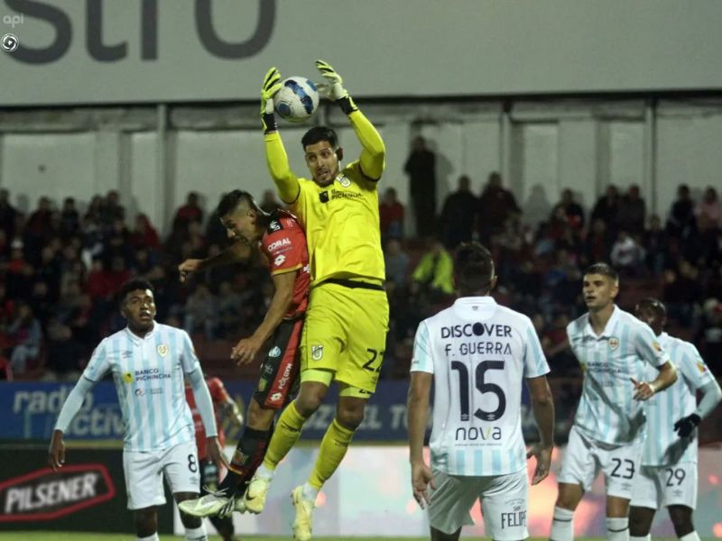 Dramática victoria de U. Católica, ganó 3-2 en el último minuto contra Deportivo Cuenca