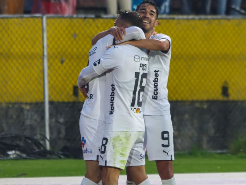 Liga Deportiva Universitaria vence de visita a El Nacional por 2 goles a 1 obteniendo su primer triunfo en la Ligapro