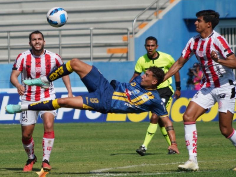 Delfín logra su primer triunfo al vencer 2-0 a Técnico Universitario en el Jocay
